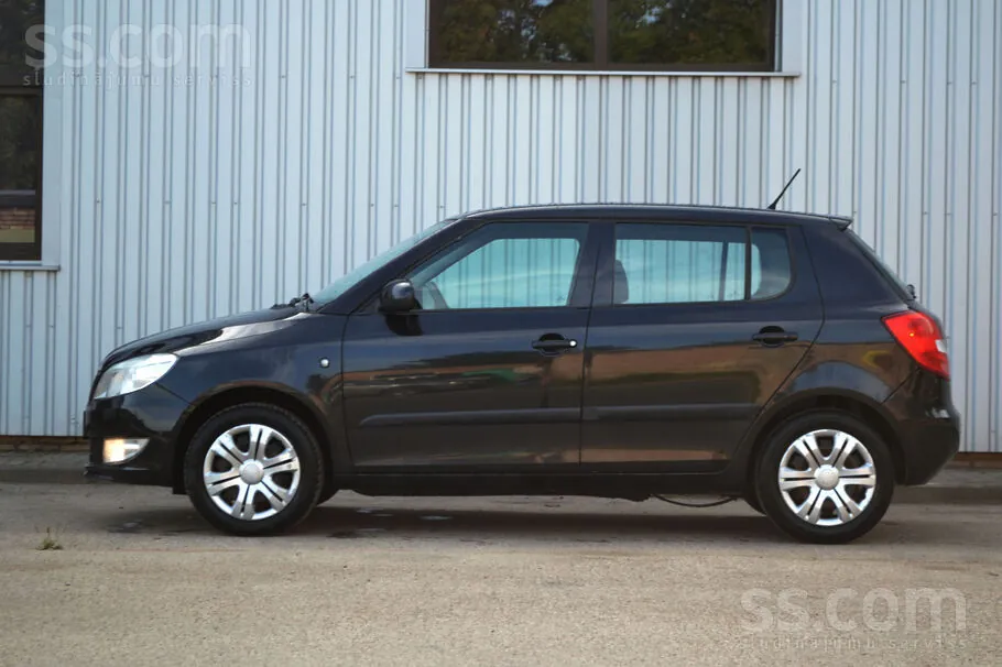 Skoda Fabia 2012 photo 4