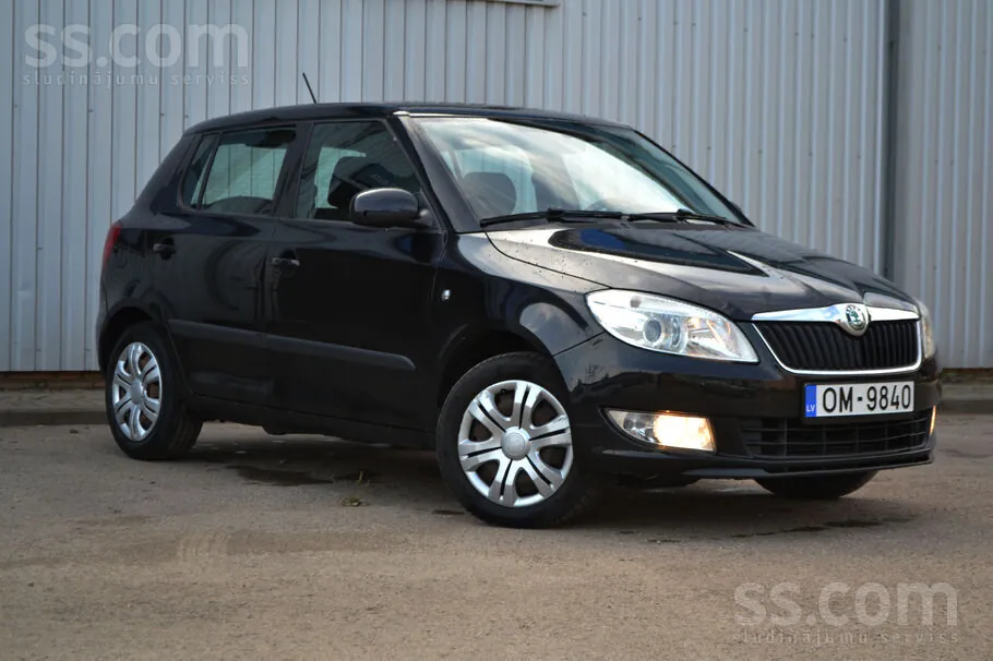 Skoda Fabia 2012 photo 2