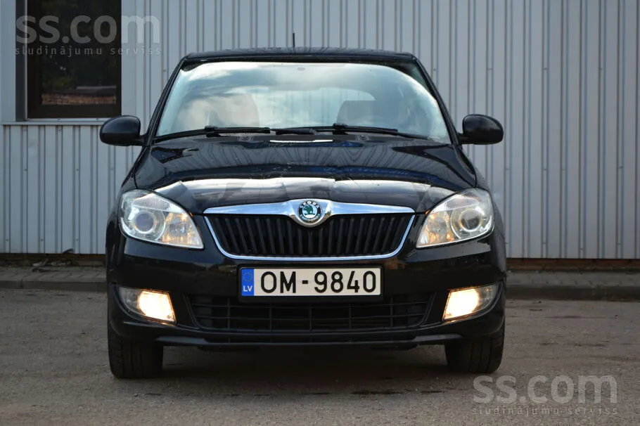 Skoda Fabia 2012 photo 3
