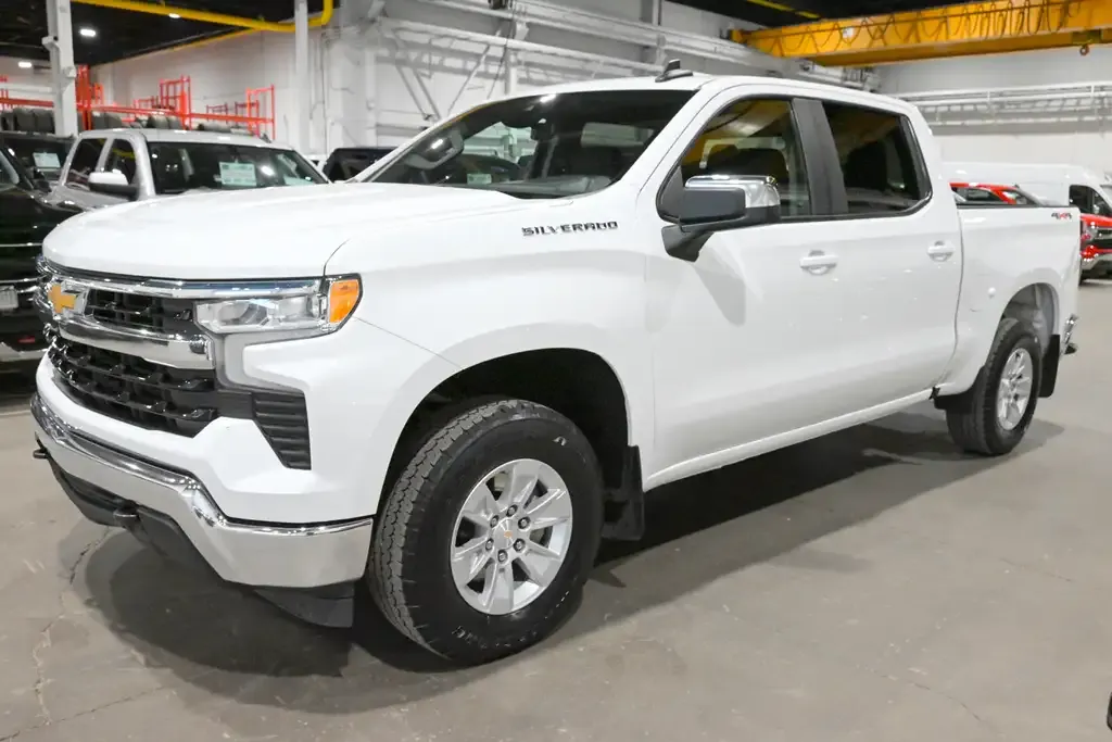 Chevrolet Silverado 1500 2025 photo 2