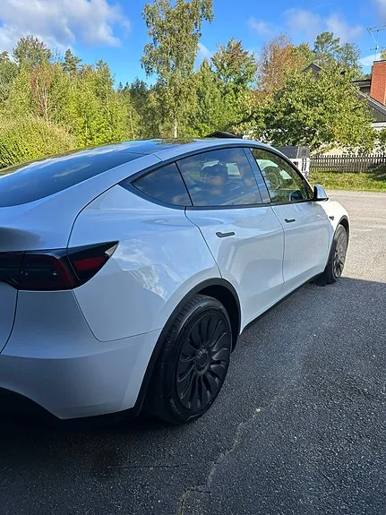 Tesla Model Y 2023 photo 3