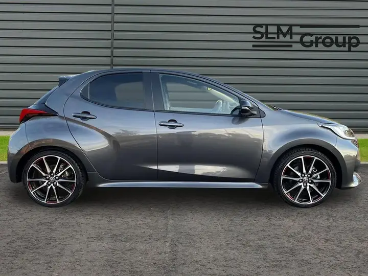 Toyota Yaris 2023 photo 2