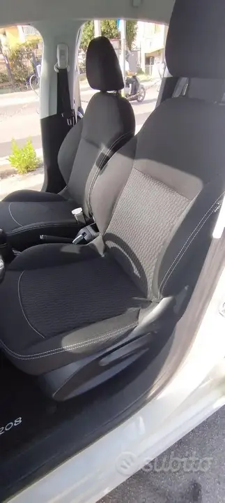 Peugeot 208 2016 photo 2