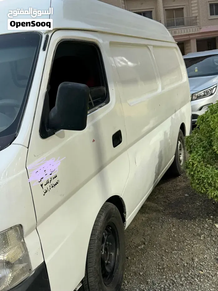 Nissan Urvan 2003 photo 2