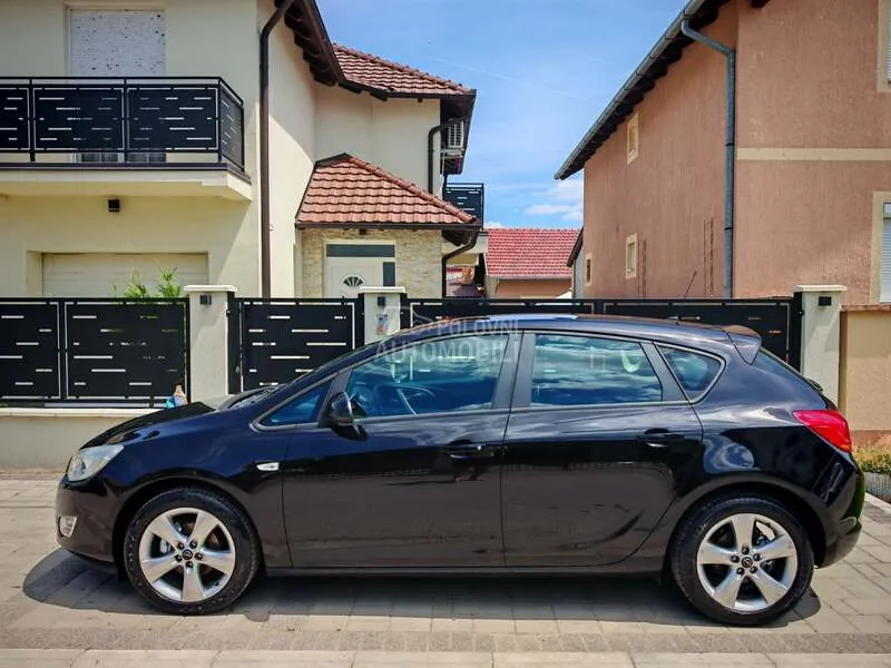 Opel Astra 2010 photo 5