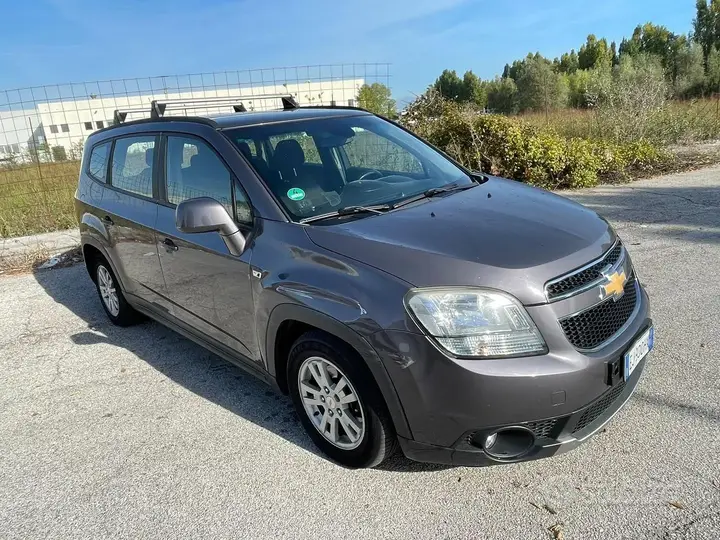 Chevrolet Orlando 2011 photo 2
