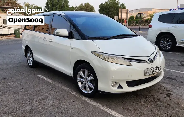 Toyota Previa 2011 photo 2