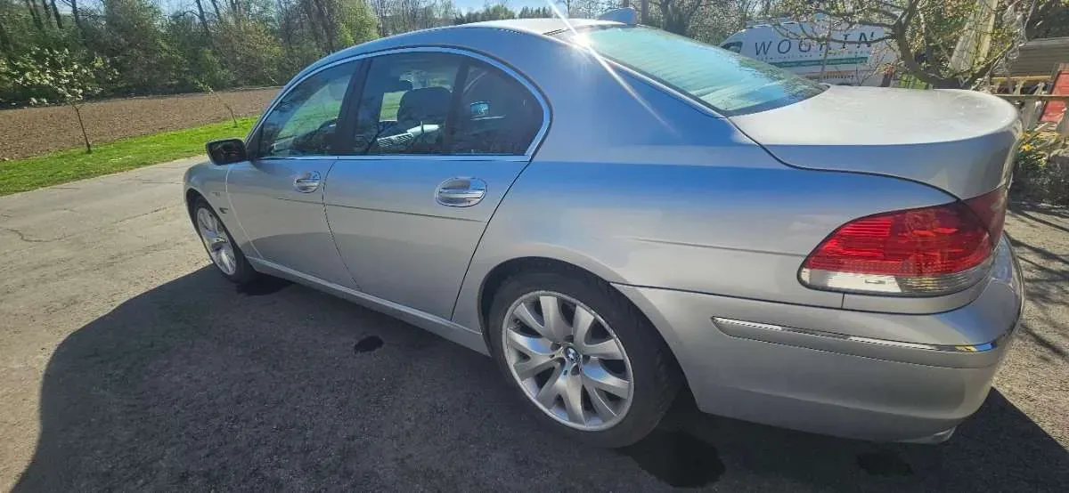 BMW 7 Series 2006 photo 2