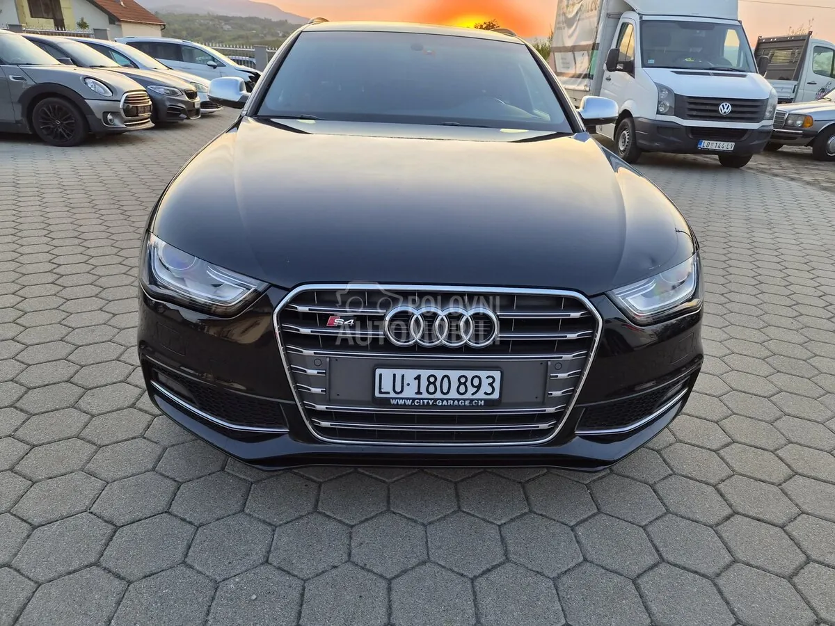 Audi S4 2012 photo 2