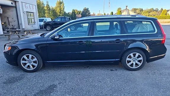 Volvo V70 2011 photo 2
