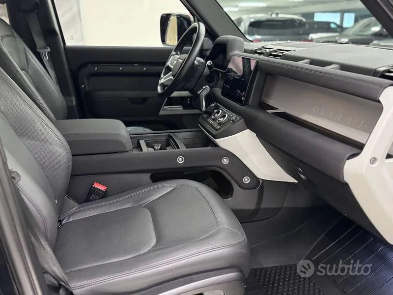 Land Rover Defender 2022 photo 3