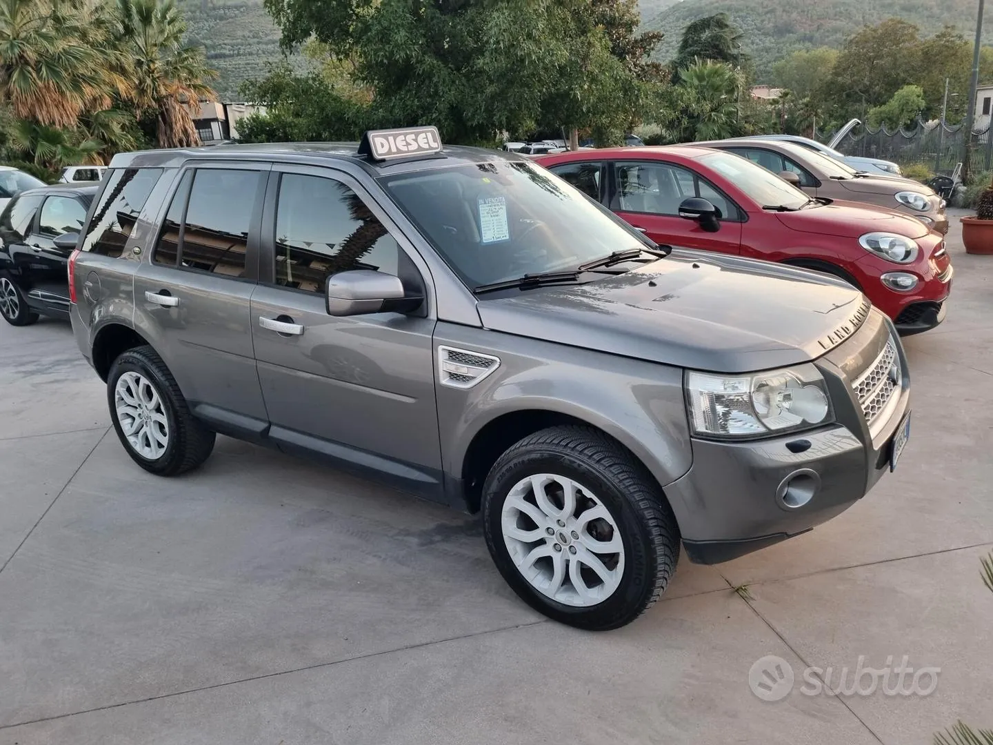Land Rover Freelander 2010 photo 2