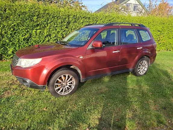Subaru Forester 2010 photo 2