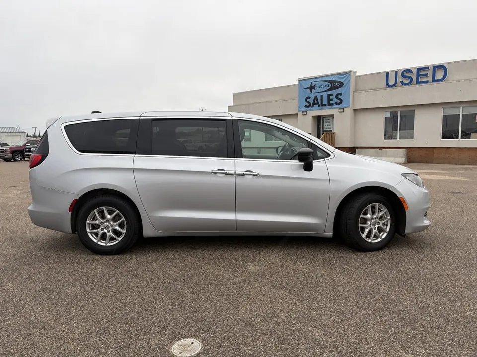 Chrysler Grand Caravan 2024 photo 5