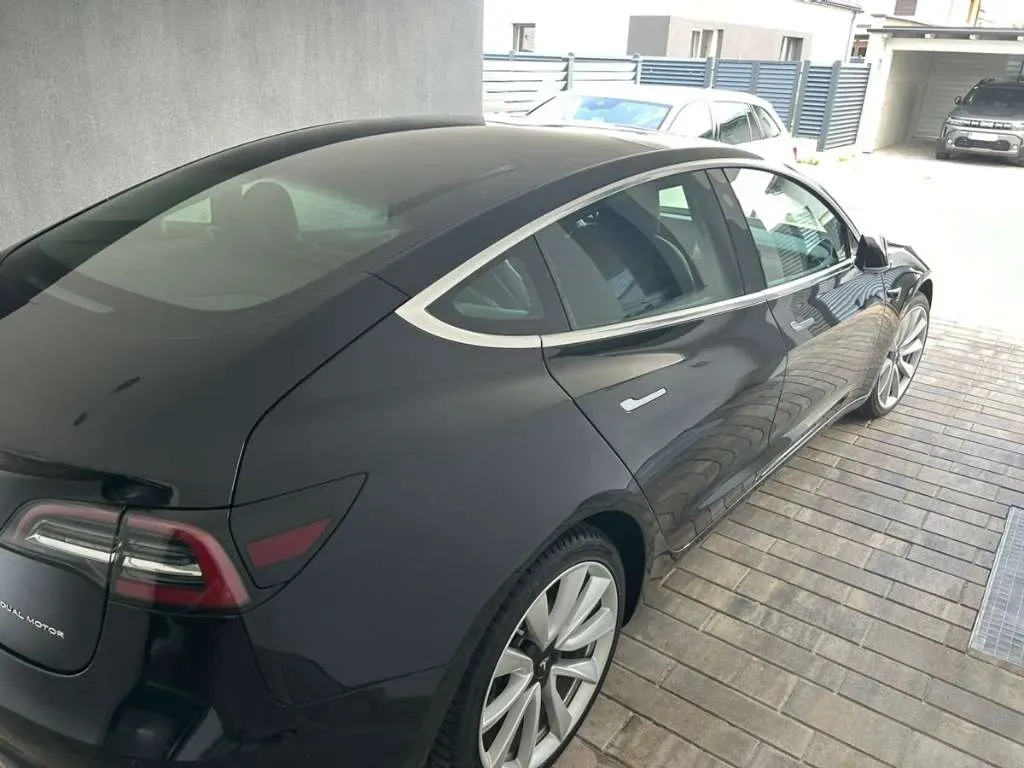 Tesla Model 3 2020 photo 3