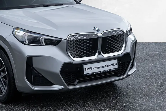 BMW Ix1 2025 photo 2