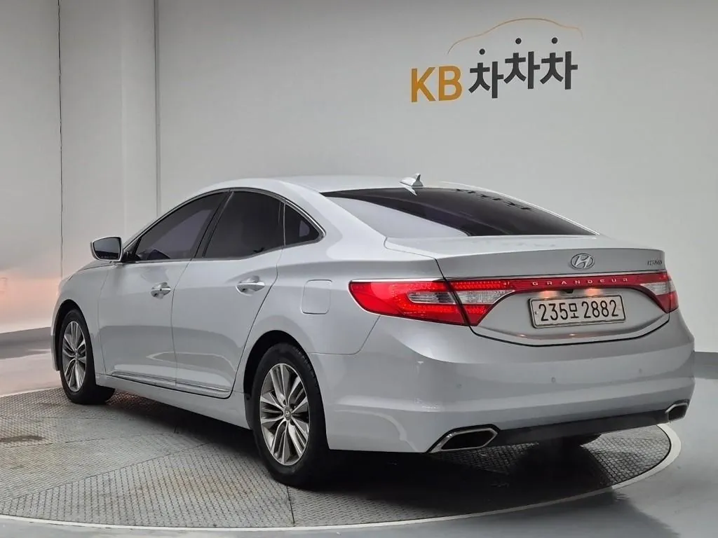 Hyundai Grandeur 2016 photo 2