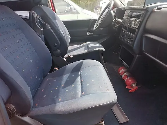 Volkswagen Caravelle 2000 photo 4