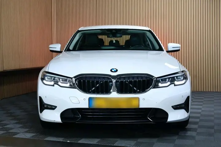 BMW 318I