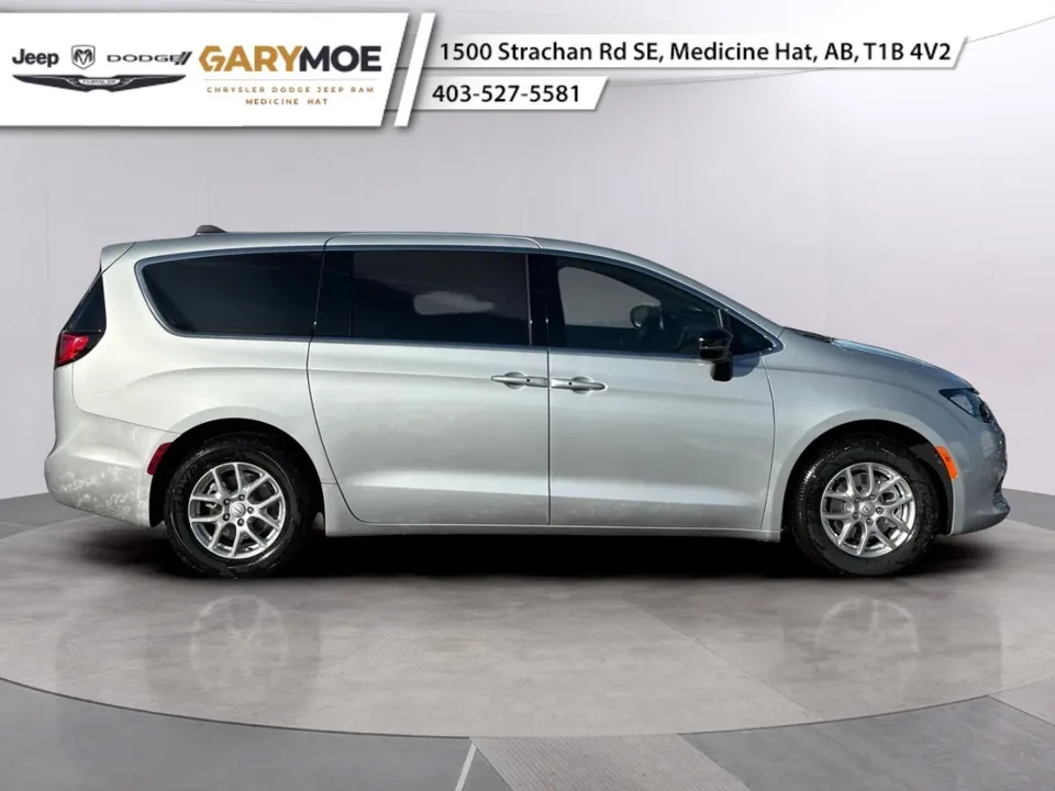 Chrysler Grand Caravan 2026 photo 2