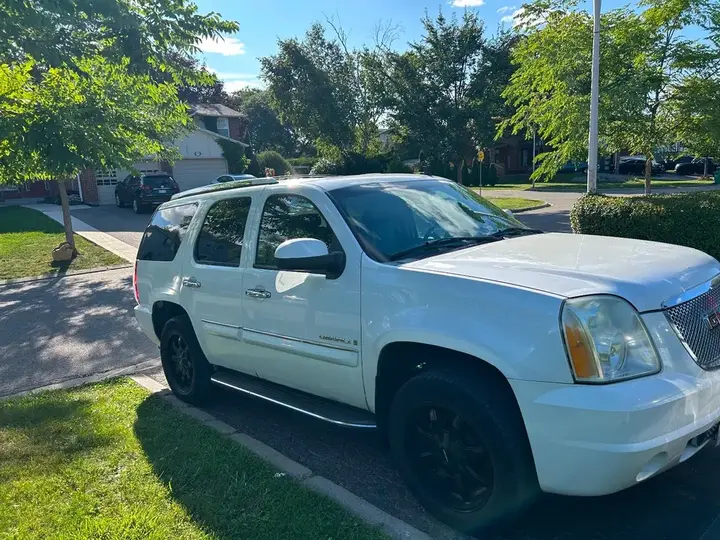 GMC Yukon 2007 photo 2