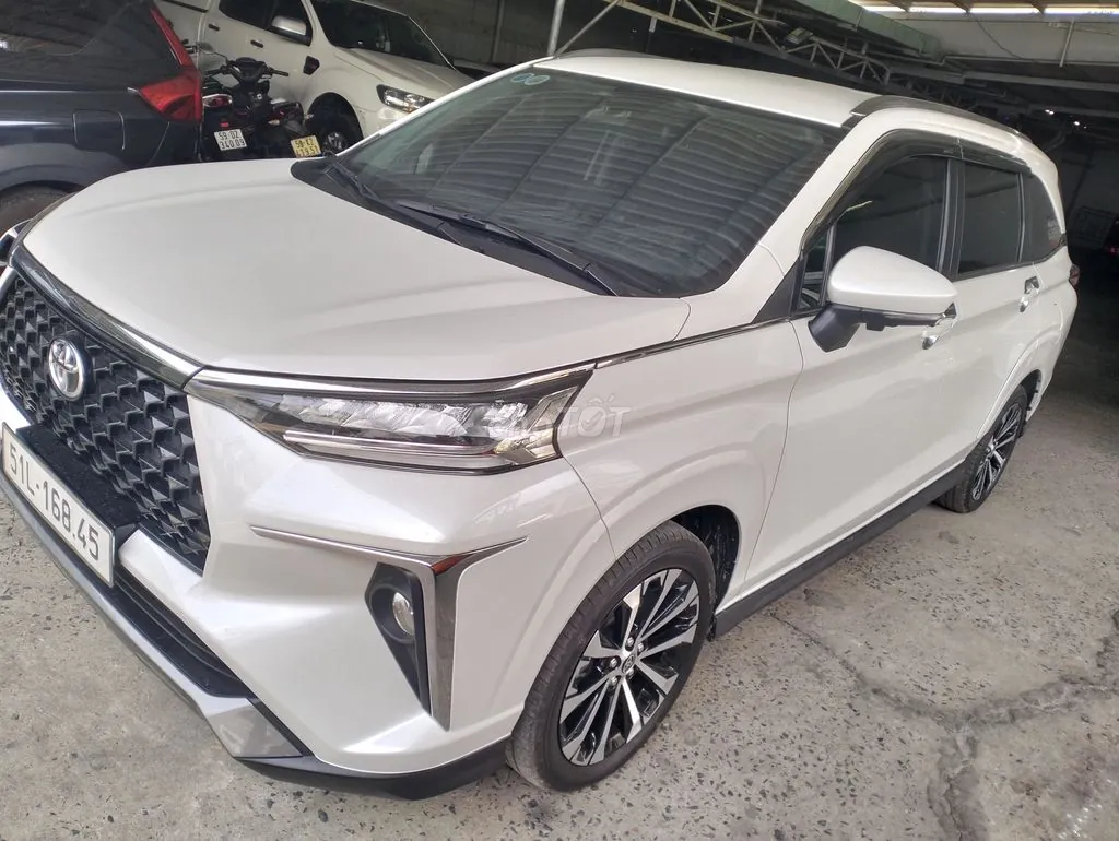 Toyota Veloz Cross