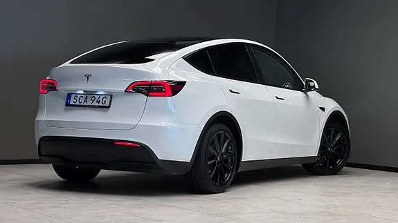 Tesla Model Y 2023 photo 2