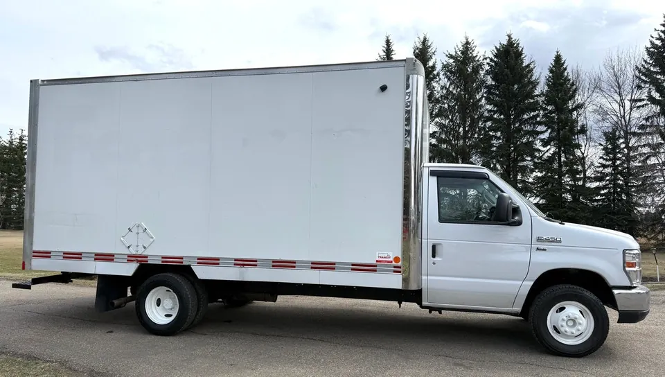 Ford E-450 2018 photo 4