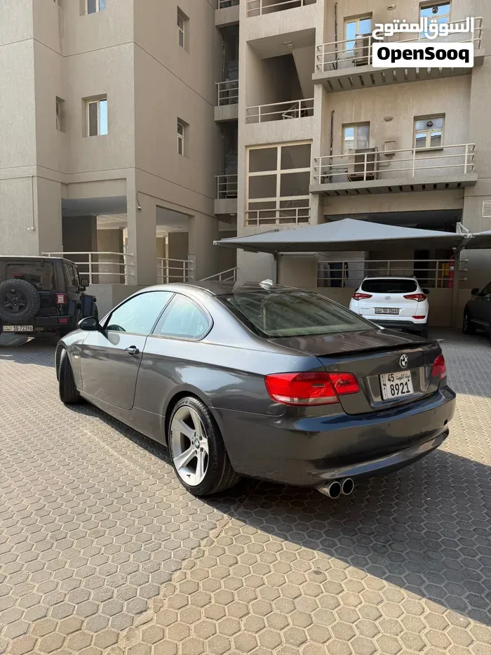 BMW 3 Series 2009 photo 2