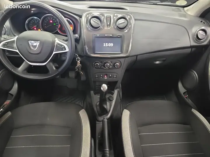 Dacia Sandero 2017 photo 2