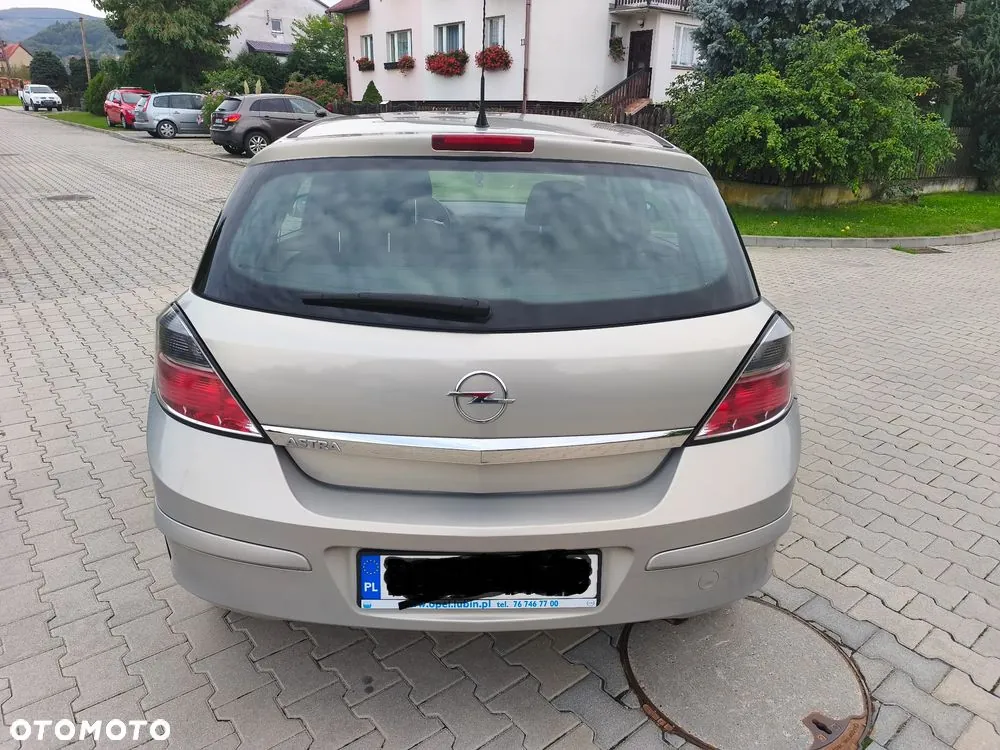 Opel Astra 2011 photo 4