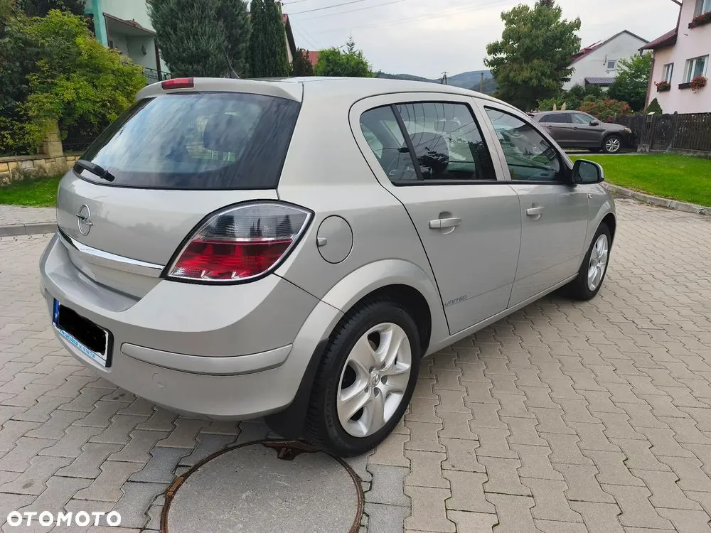 Opel Astra 2011 photo 5