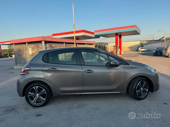 Peugeot 208 2015 photo 5