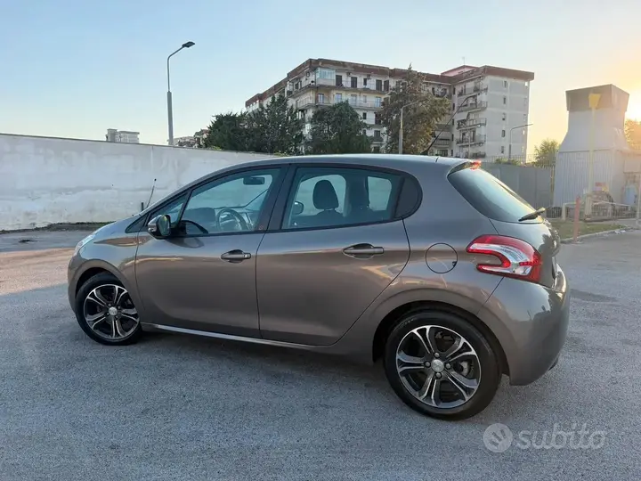 Peugeot 208 2015 photo 2