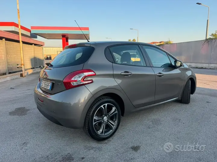 Peugeot 208 2015 photo 4