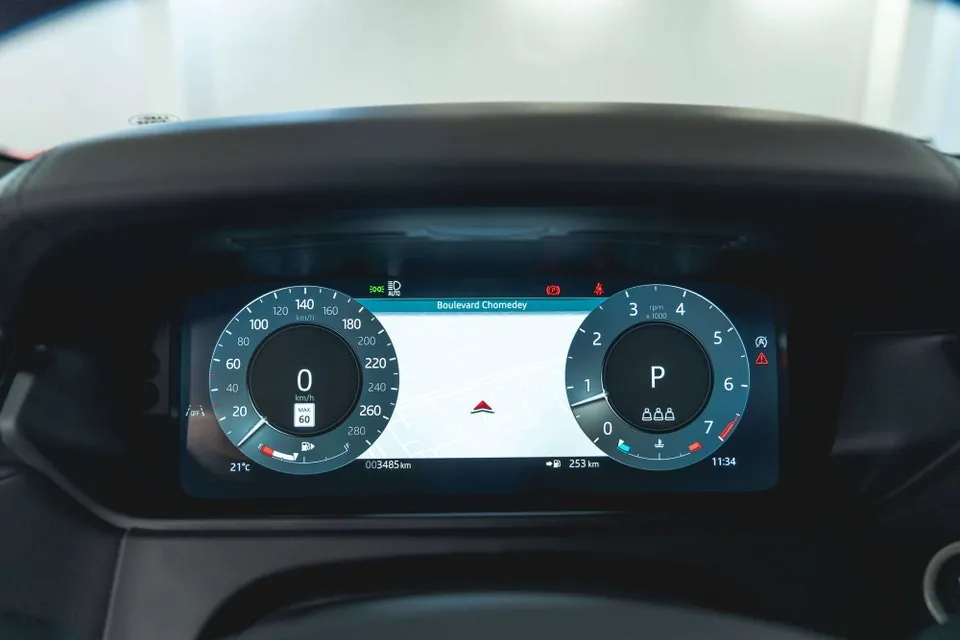 Land Rover Range Rover Velar 2026 photo 4
