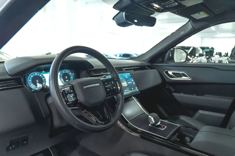 Land Rover Range Rover Velar 2026 photo 2