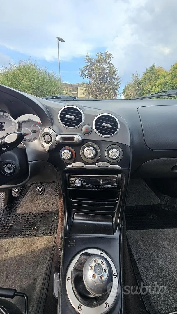 Hyundai Coupe 2000 photo 4