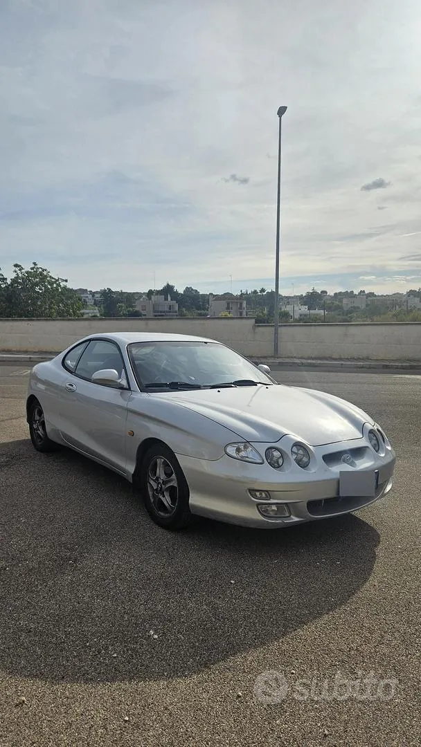 Hyundai Coupe 2000 photo 2