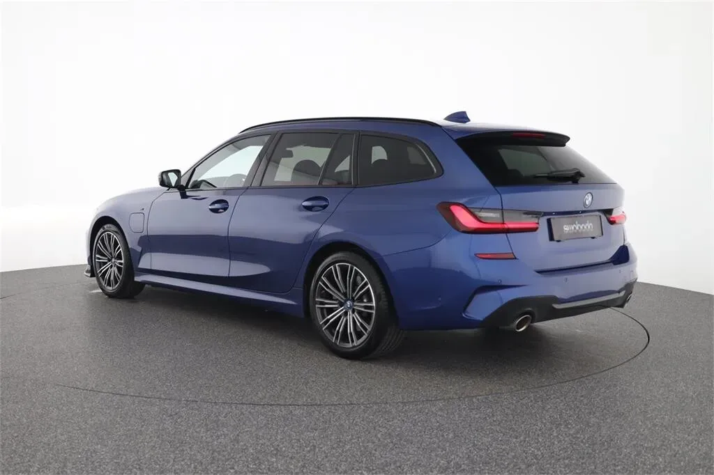 BMW 3 Series 2021 photo 3