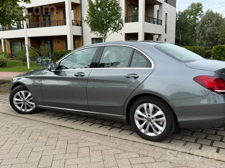Mercedes-Benz C180 2018 photo 3