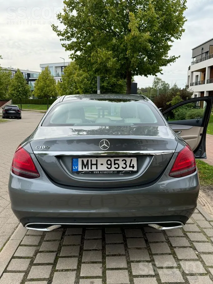 Mercedes-Benz C180 2018 photo 2