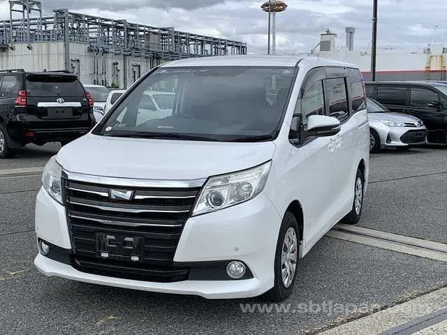 Toyota Noah 2015 photo 2