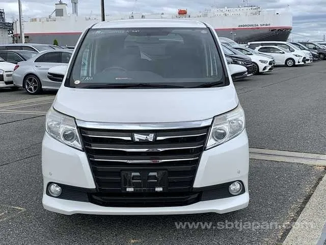 Toyota Noah 2015 photo 5