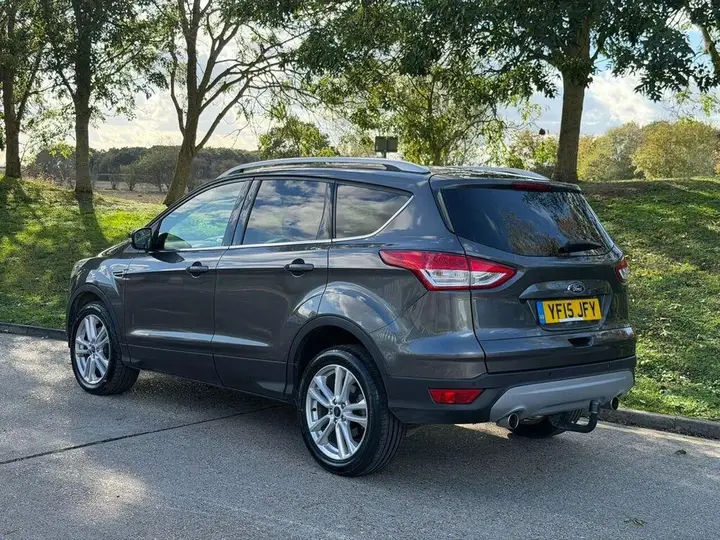 Ford Kuga 2015 photo 2