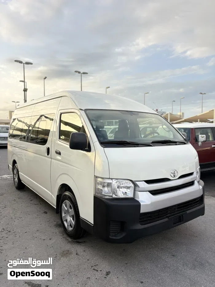 Toyota Hiace 2018 photo 2