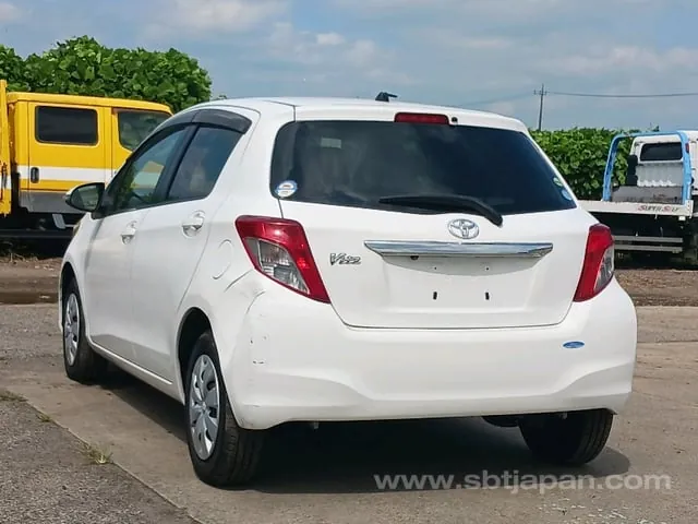 Toyota Vitz F 2014 photo 5