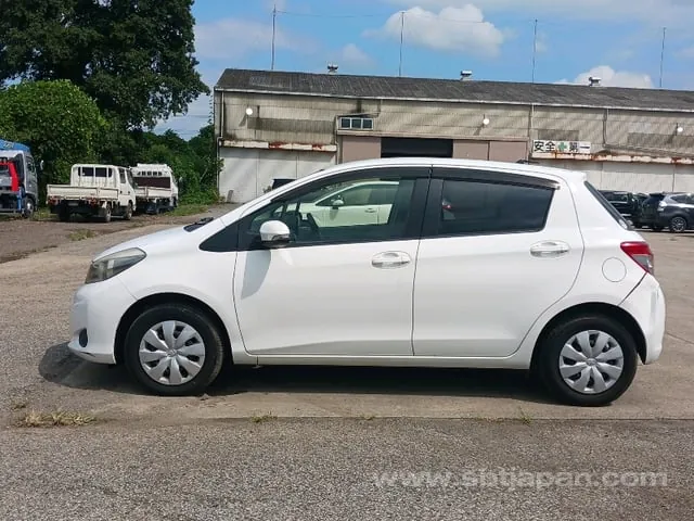 Toyota Vitz F 2014 photo 4