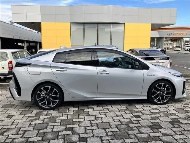 Toyota Prius Phv 2019 photo 4