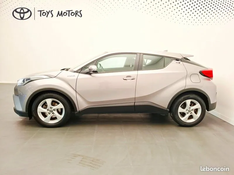 Toyota C-Hr 2019 photo 2